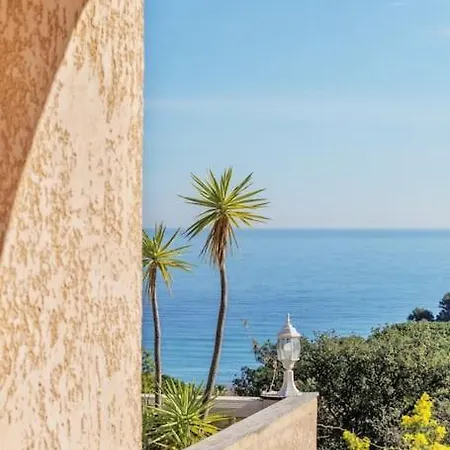 Piscine, Vue Cap Negre *